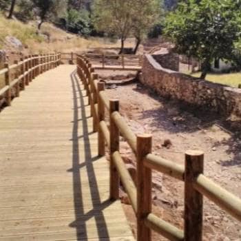 Walk along the Ribeira das Vinhas Route (PR5 CSC)