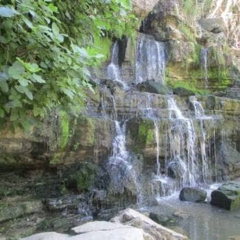 Caminhando na Cascata de Fervença