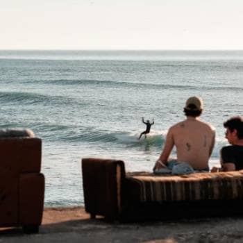 Um olhar sobre Gliding Barnacles: festival de surf, música, arte e gastronomia