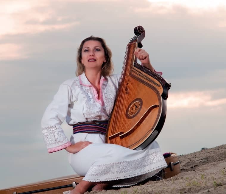 Intercultural Music Dialogue: Voice, Bandura & Ukrainian Musical Identity
