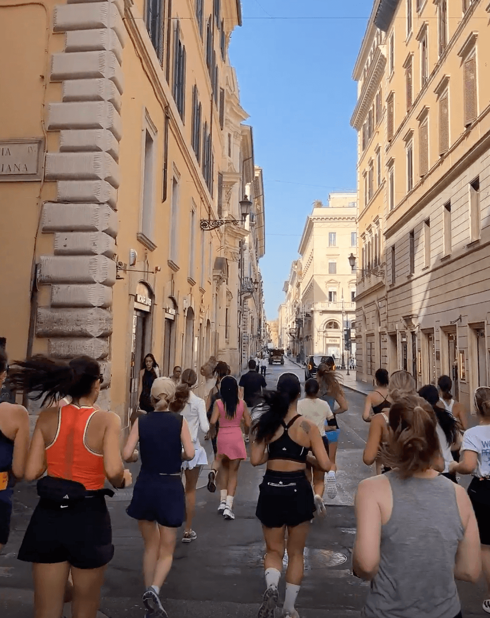 ALO VIA DEL BABUINO: ALO RUNNERS CLUB