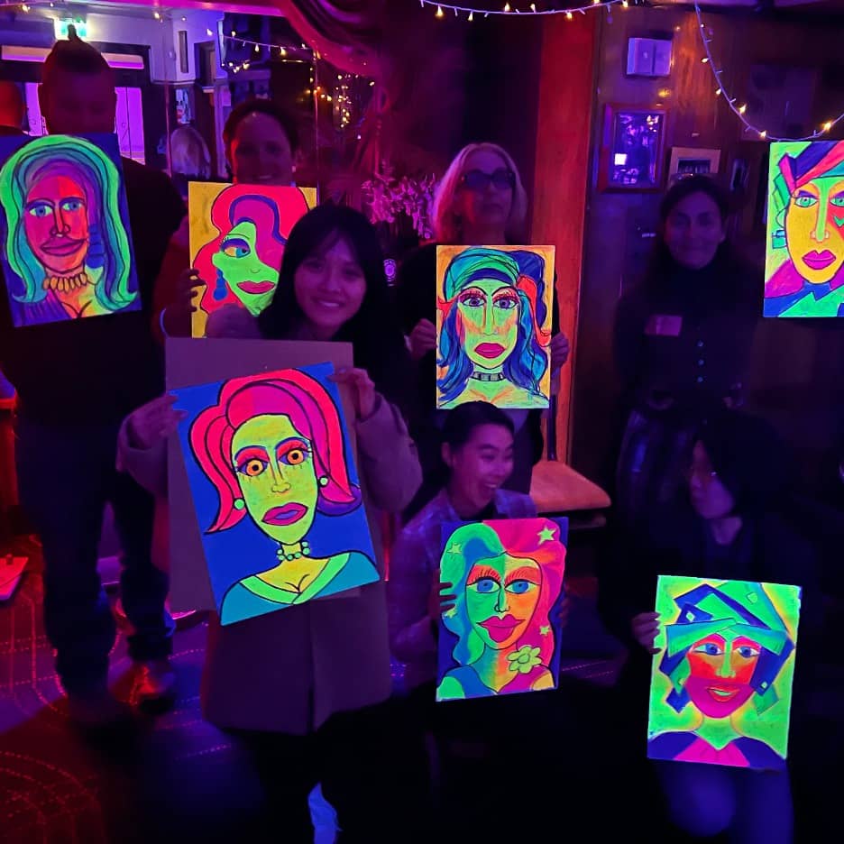 Glow In the Dark drawing workshop with Wonder Mama