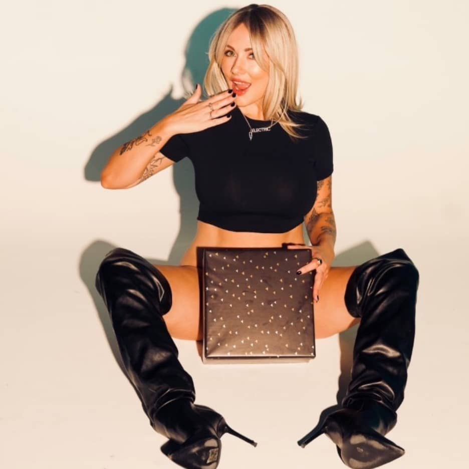 Carly Electric: Back In My Box