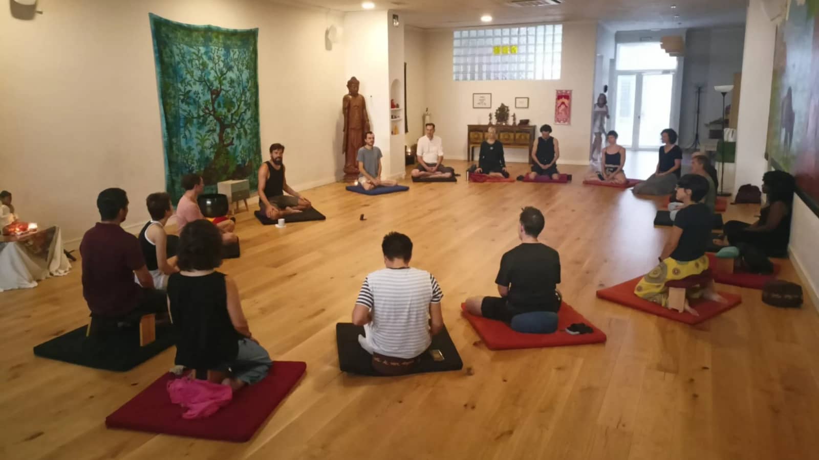 Clase semanal de mindfulness y meditación