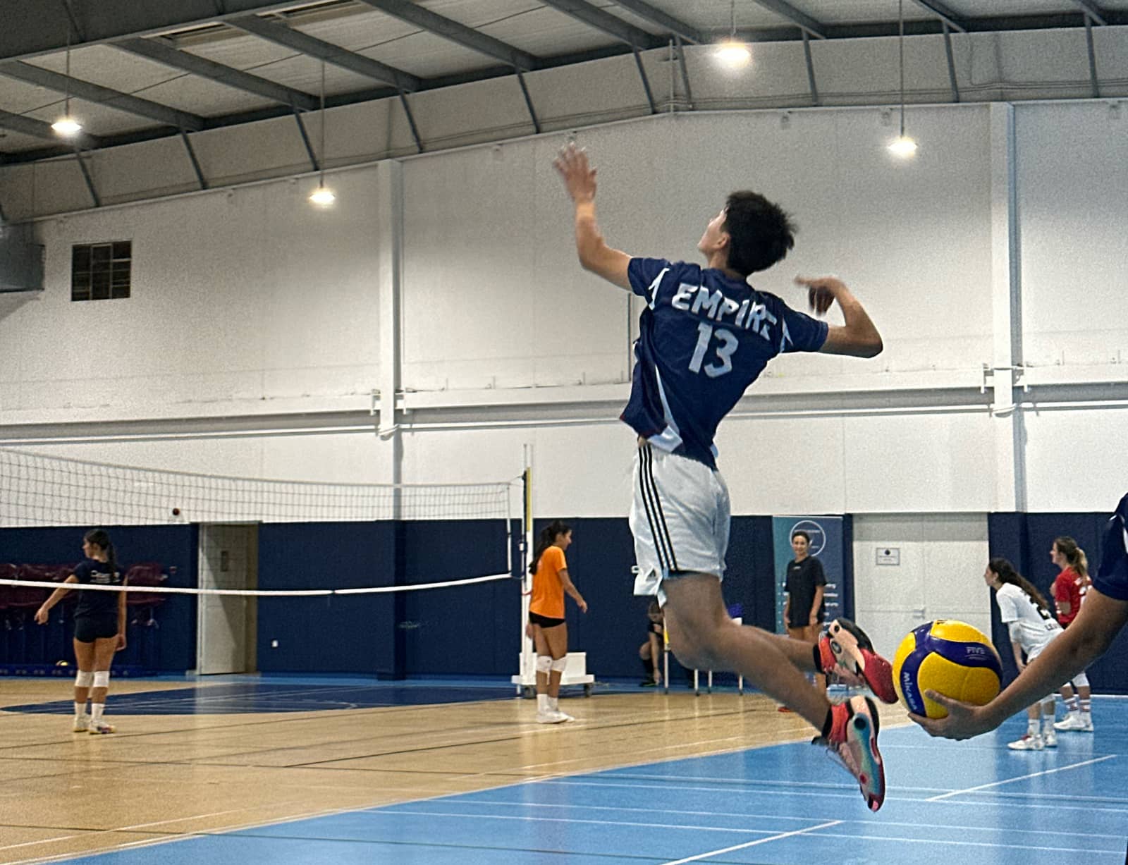 Join Indoor Volleyball Class At The Umm Suqeim Girls School/Whatsapp group