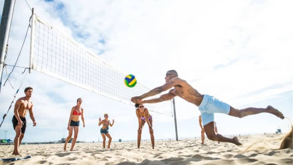 Barcelona Beach Volleyball Tournament | Meet New People & Play Volleyball