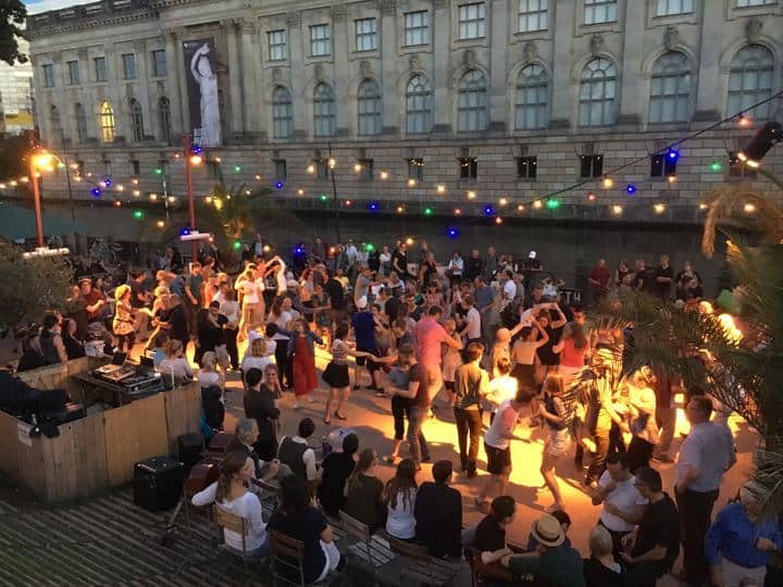 Lindy Hop | Swing Dance | SOLO JAZZ in NEUKÖLLN - MI | WED