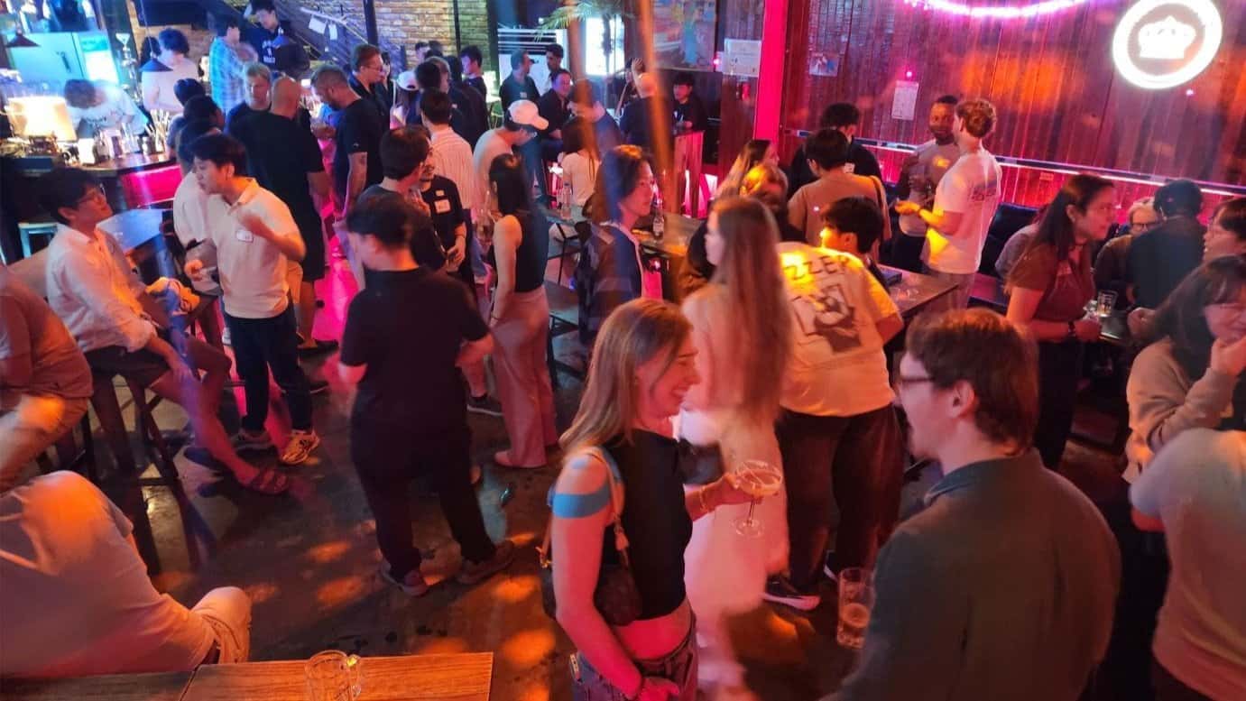 20s 30s Global Standing Social Party