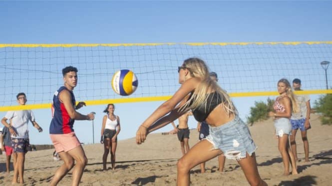 International Barcelona free beach volleyball, make friends🏐🤽