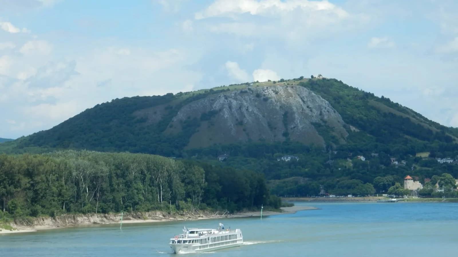 From Castle Ruins to Roman City: Hainburg → Carnuntum