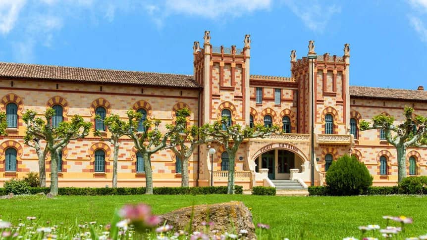 Visita al Balneario Vichy: modernismo, cata de vinos y ruta del agua por Caldes