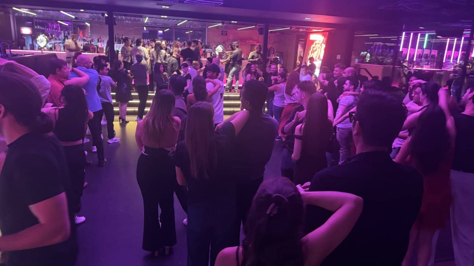 FREE Bachata & salsa lesson! (plus: social dancing)