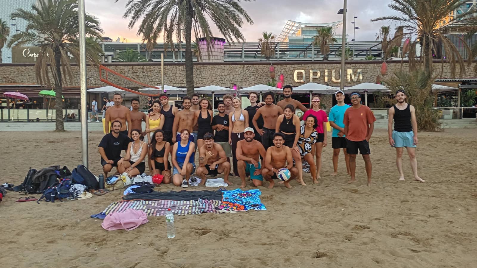International Barcelona beach volleyball, make friends🏐🤽