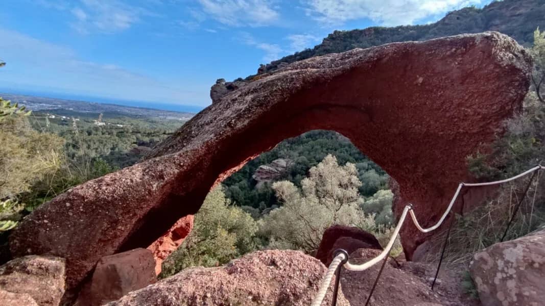 π³πΏSenderismo Castillo de EramprunyΓ -La Roca Foradada y Cuevas de Bruguersπ³πΏ