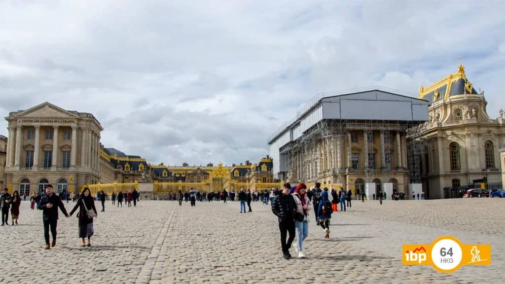 From Paris to Versailles: the Royal Path