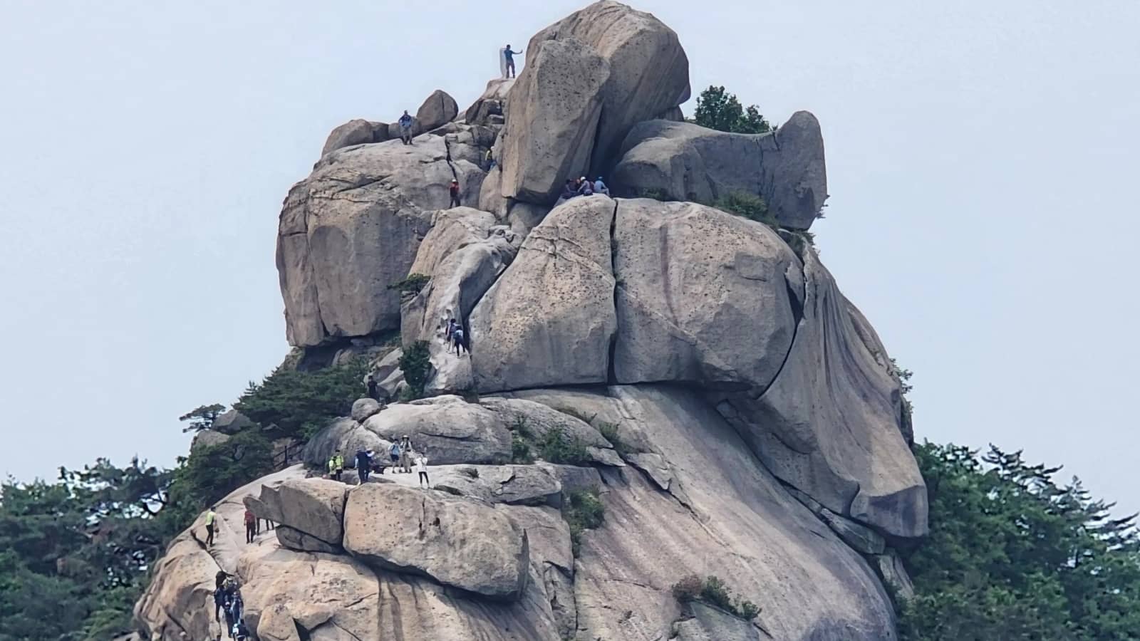 Bibong Ridge Hike at Bukhansan (Jokduribong-Bibong-Munsubong)!