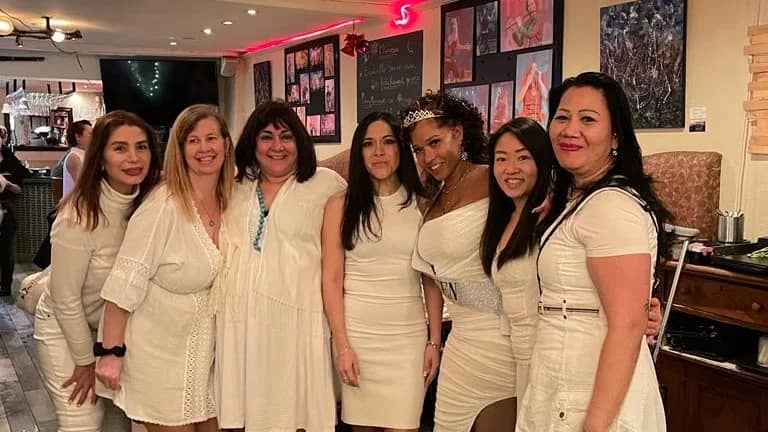 DINNER IN WHITE WITH DANCING