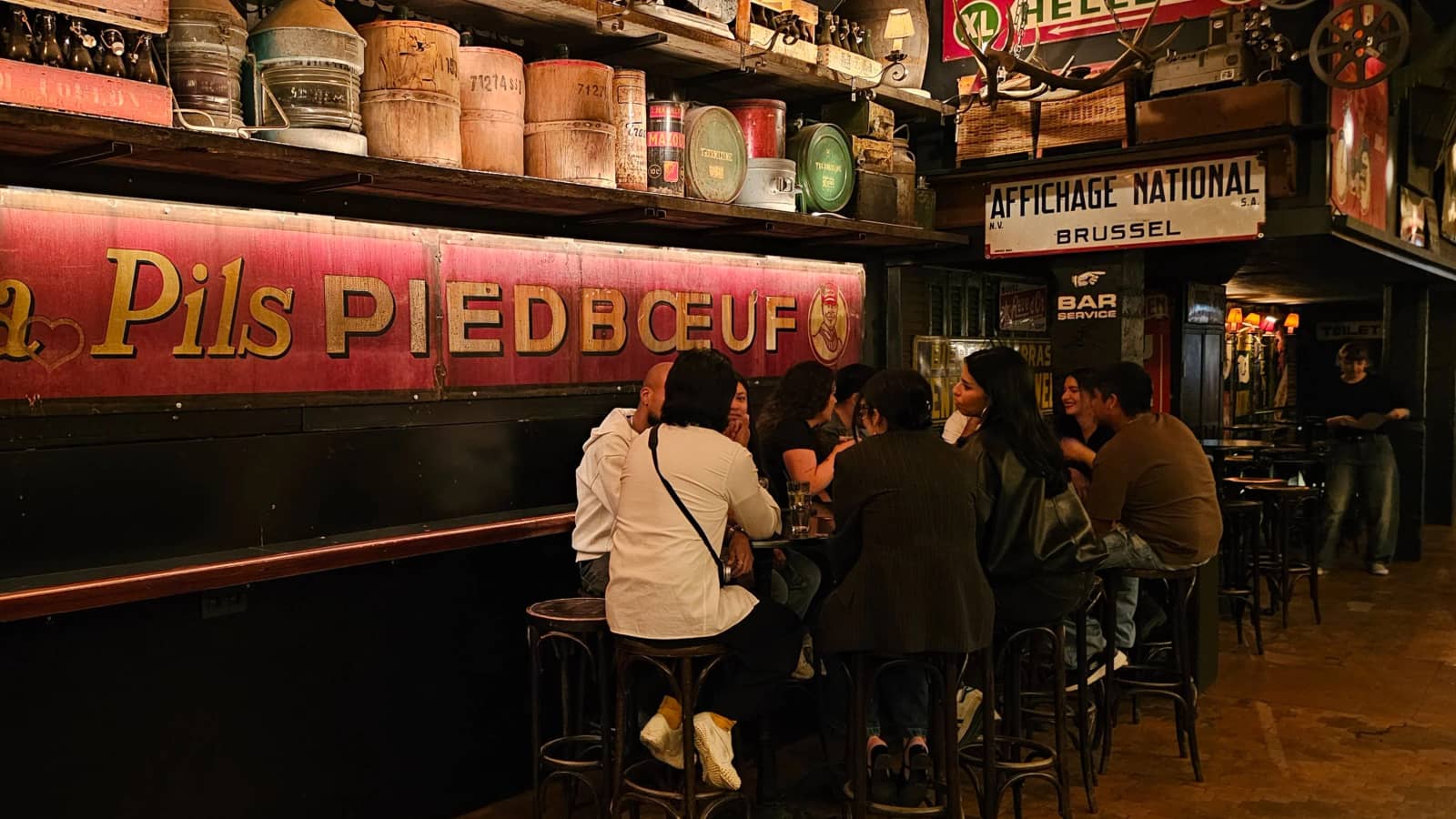 Conversazione in italiano al Bar des Amis