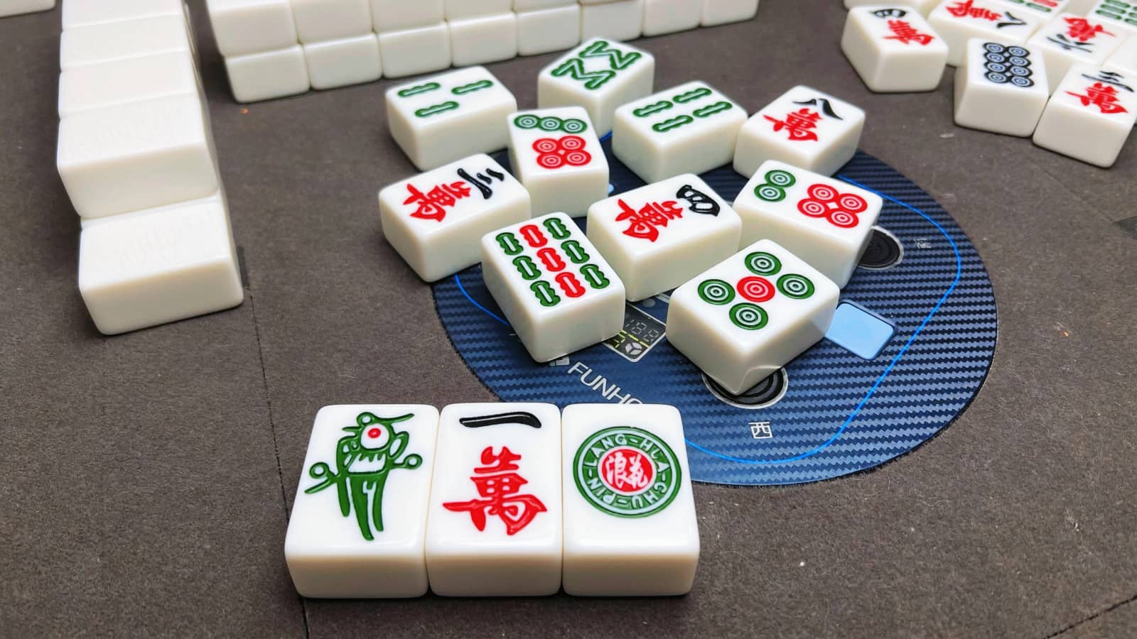 Sichuan Mahjong Night: A Classic Chinese Social Game