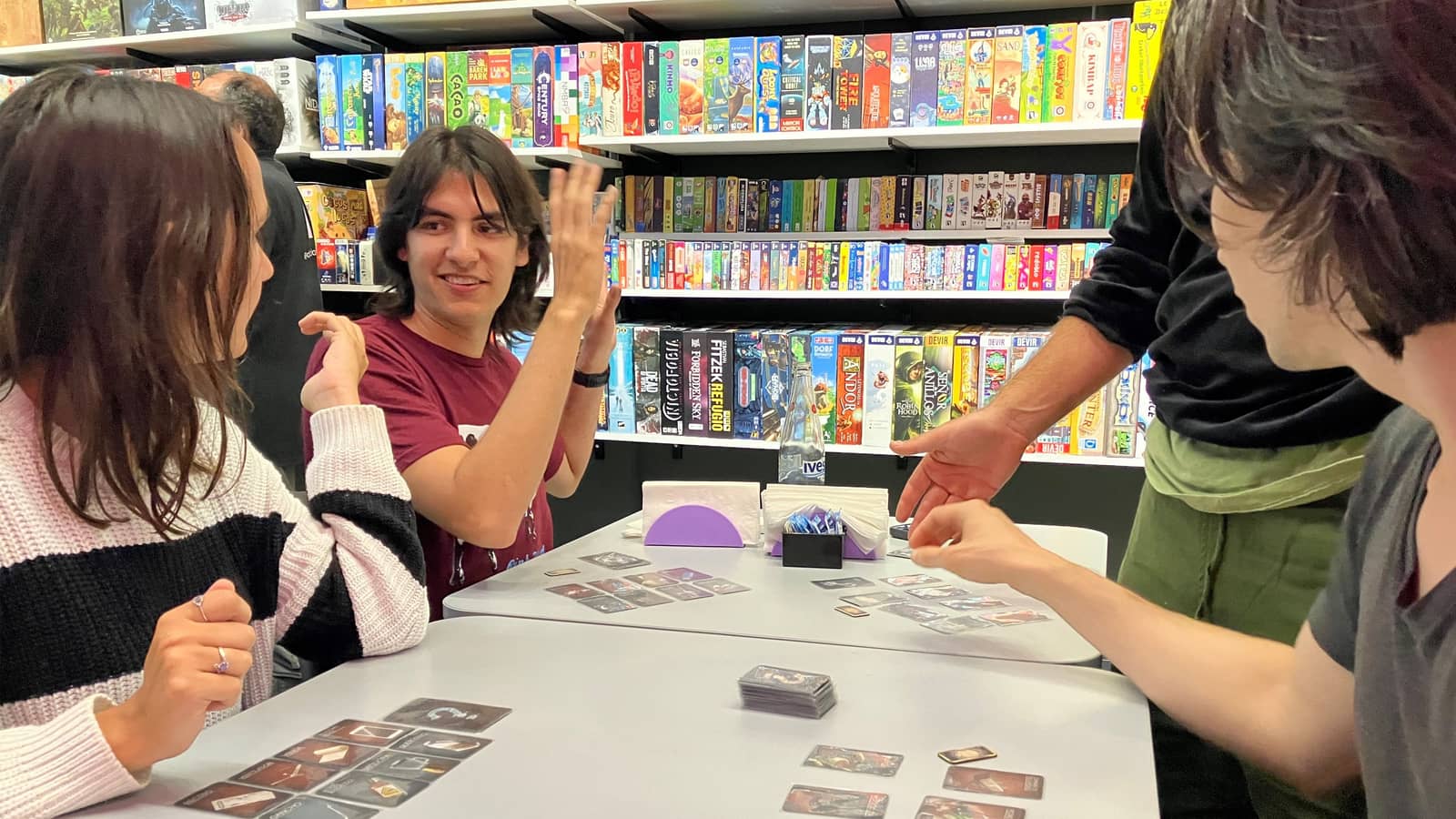 Board Game Night/Noche de Juegos