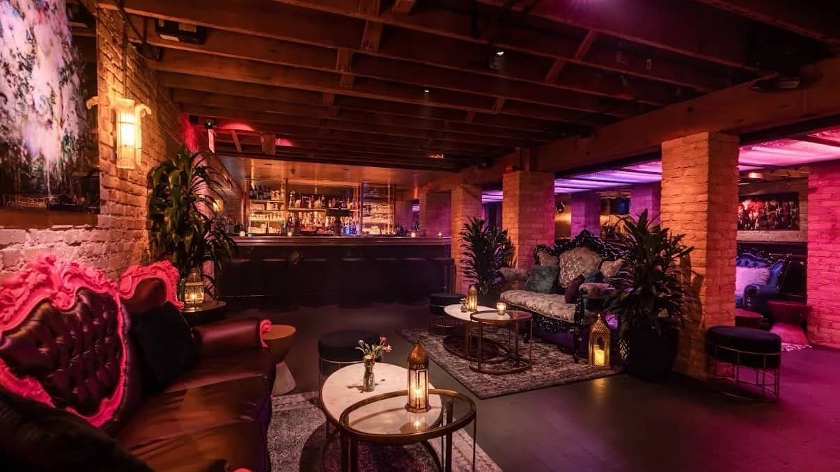Hidden Bar : Devil May Care