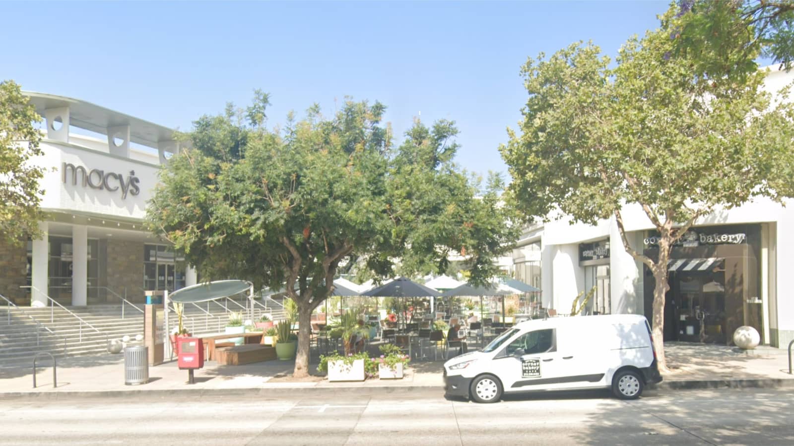 Coffee and chat at Corner Bakery (Pasadena)