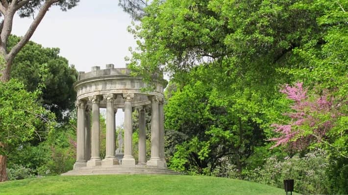 Parque del Capricho paseo y tomar algo