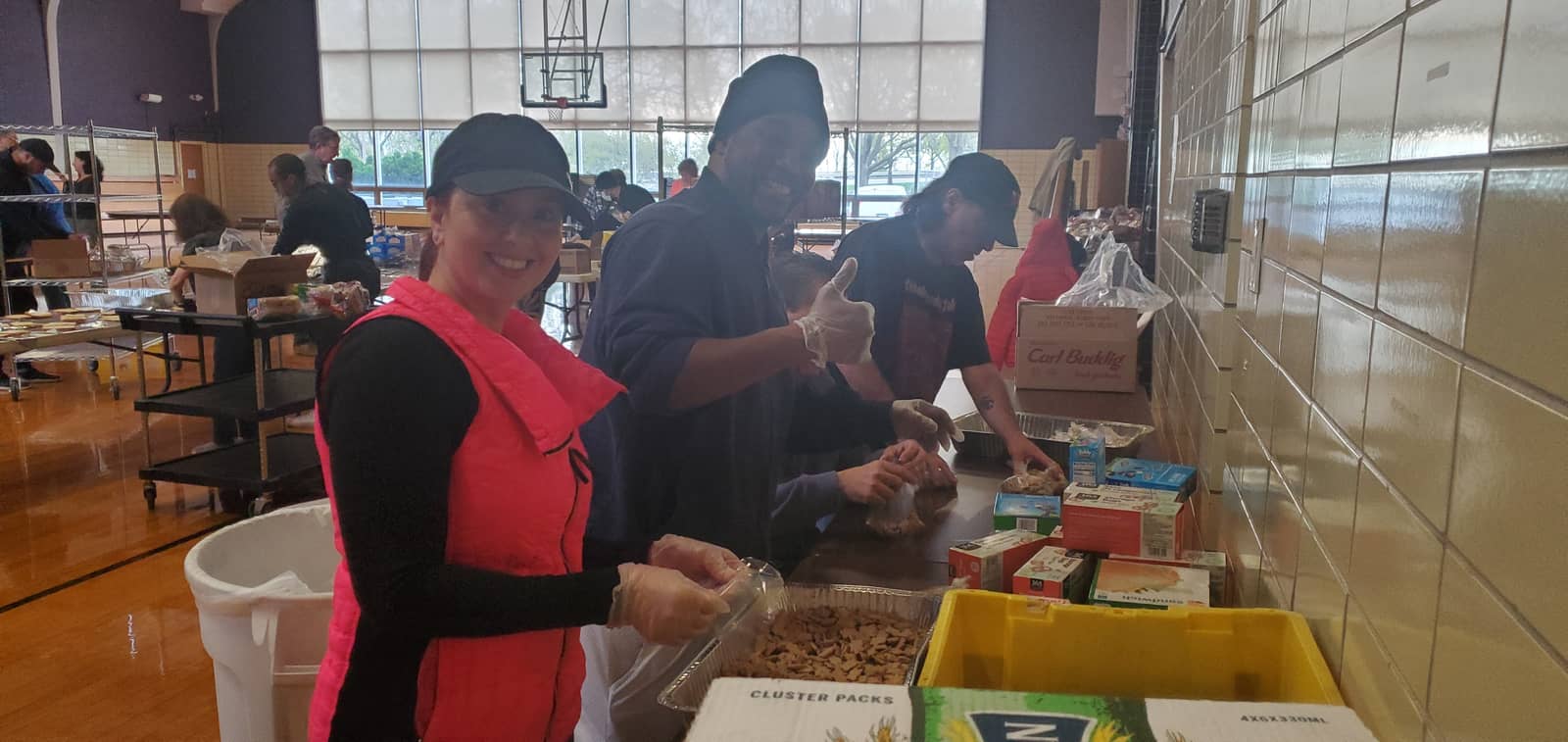 Help make 8,000 lunches for Veterans, homeless, seniors, refugees in our city.