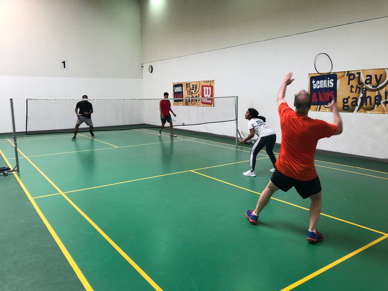 ADVANCED badminton players wanted!