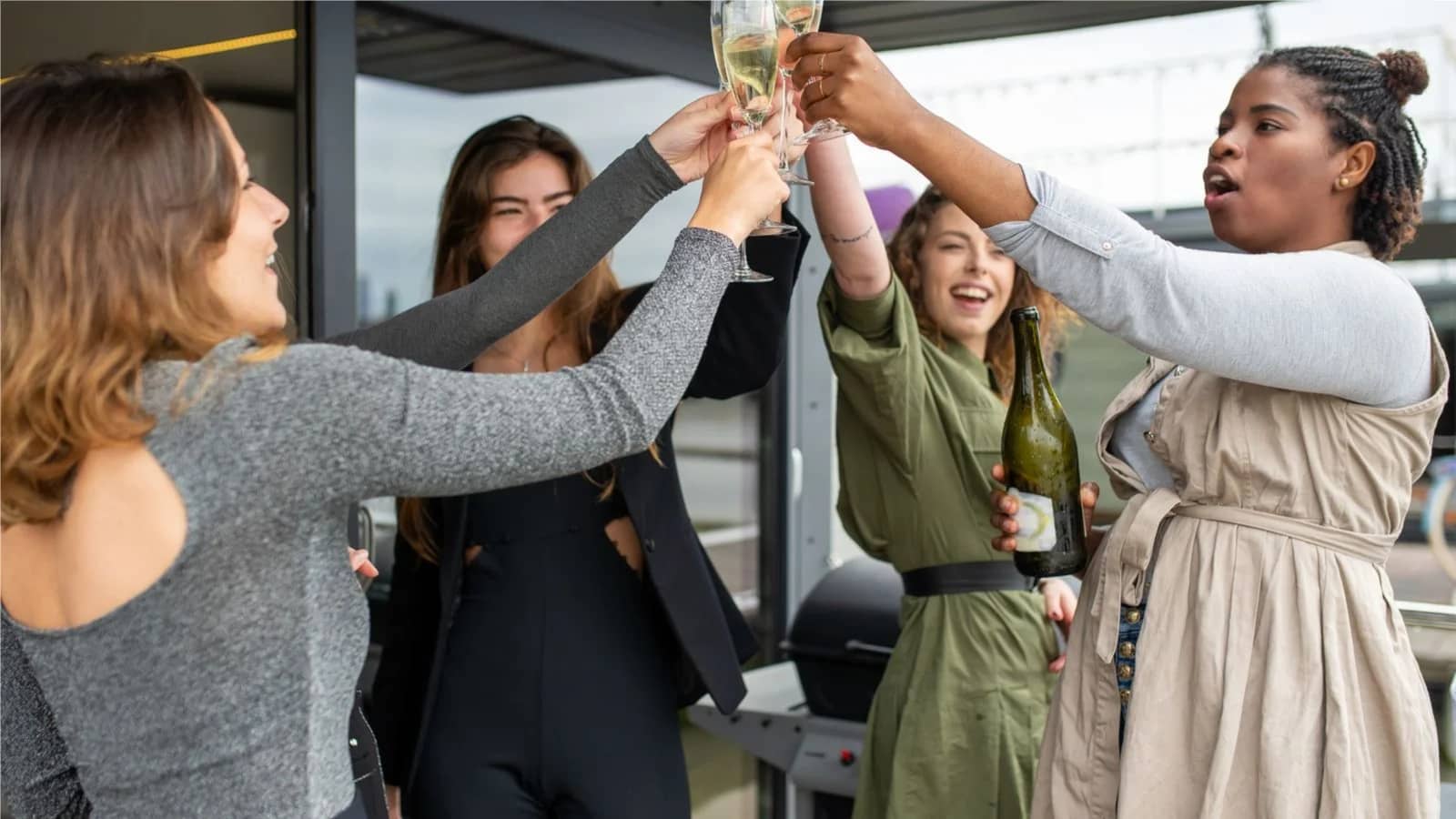 Wine/Drinks for Women: Make New Girl Friends in Amsterdam