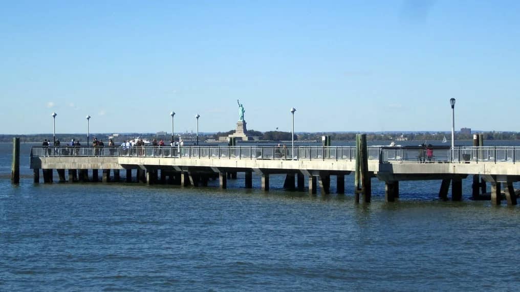 Red Hook Hike with Food, Art, and More by the Waterfront (Moderate)