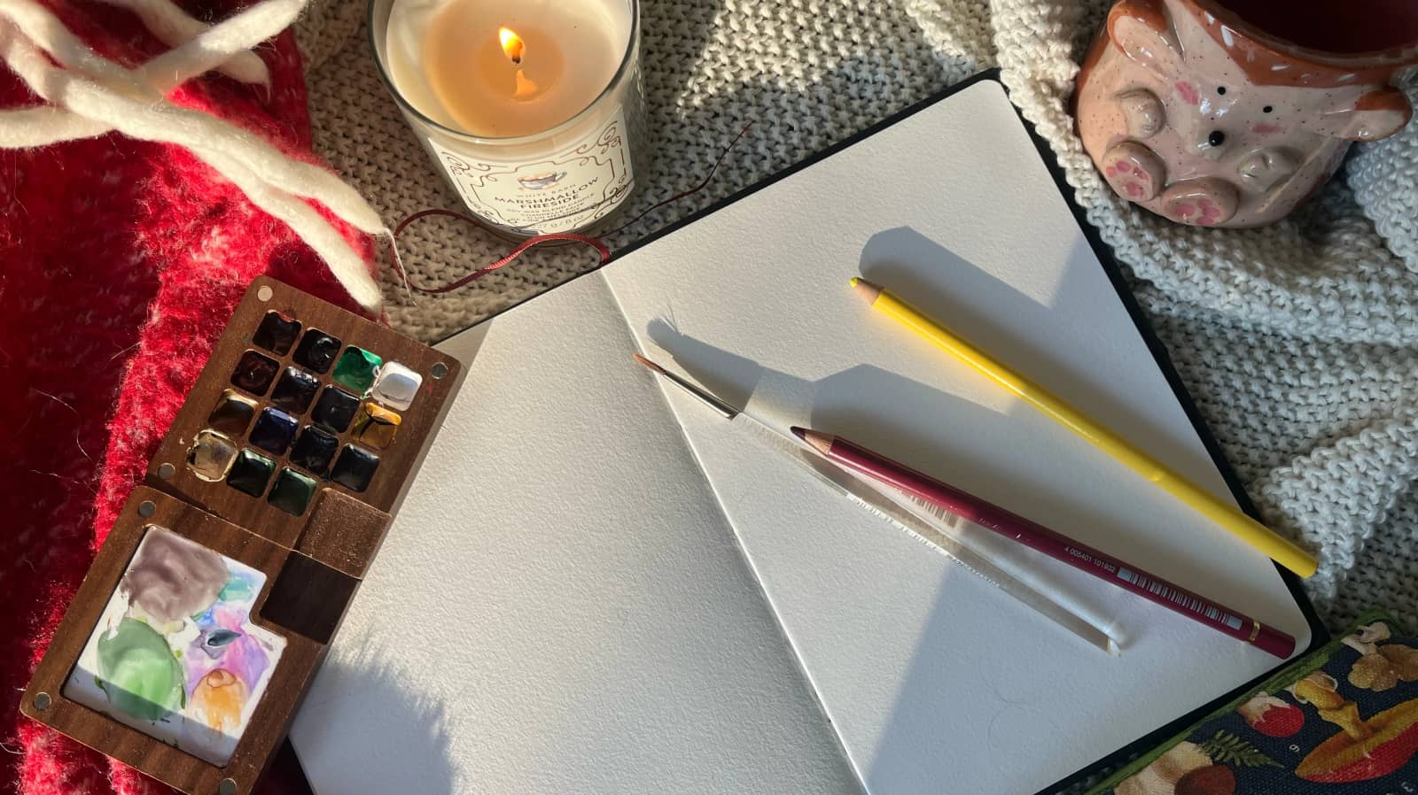 Sketching and socializing at a cafรฉ โ๏ธ๐ช