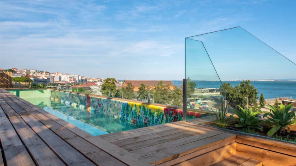 Summer vibes and stunning views at Cabana with Lisbon Digital Nomads 🌇🍷