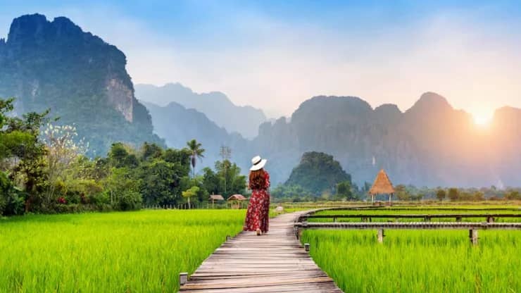 BREATHTAKING LAOS! (6D of Stunning Sceneries & Amazing Adventures)
