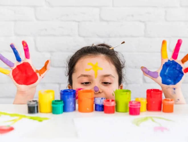 ENTRE CORES E BRINCADEIRAS